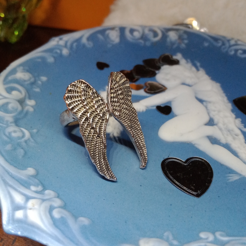 Beautiful angel wings ring adjustable